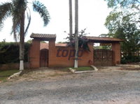 Terreno Amplo em Condomínio Fechado com Potencial de Construção