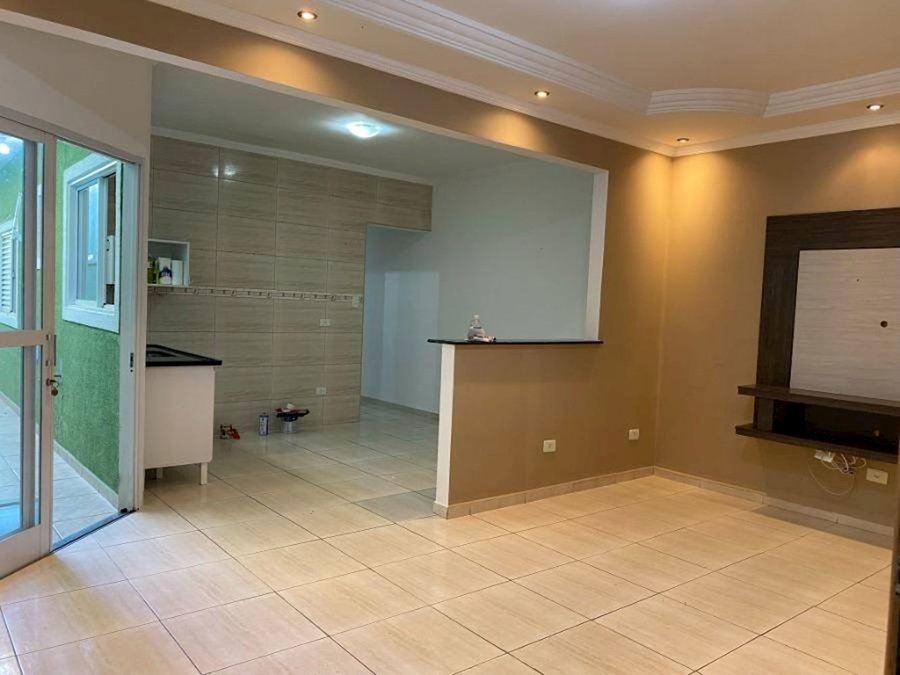 Casa com 3 quartos, 2 banheiros e 1 vaga de garagem, 82,42 m² construídos, ocupada