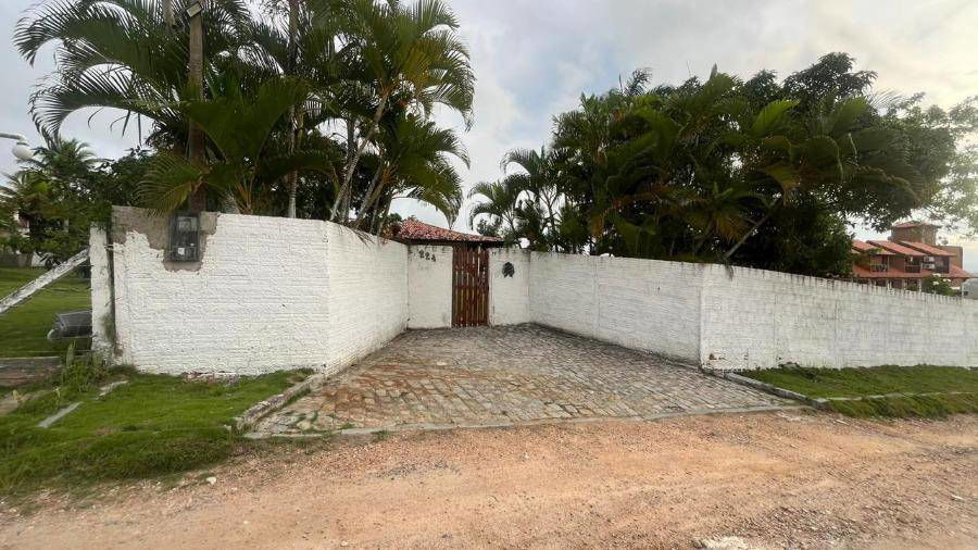 Casa ocupada com 2000m² terreno e 175m² construída
