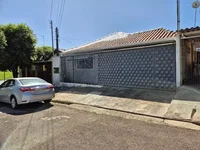 Casa com 2 vagas, 200m² terreno, 148m² construída, ocupada