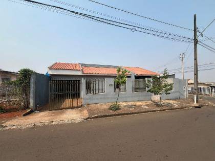 Casa Padrão Desocupada com 0 vagas de garagem