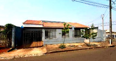 Casa Padrão Desocupada com 0 vagas de garagem
