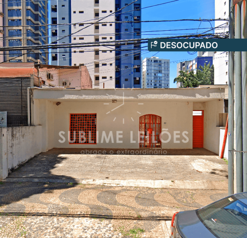 Terreno com casa 3 quartos, 3 vagas, 213m² construída, desocupado
