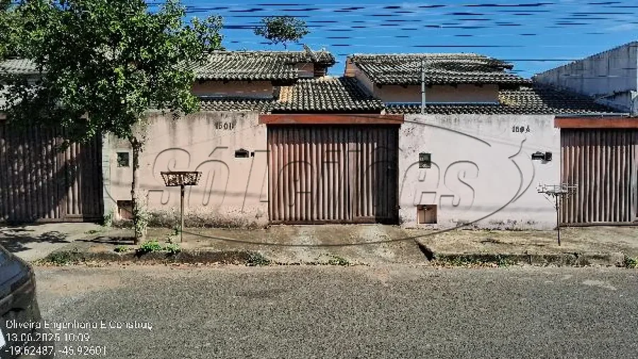 Casa com 2 quartos, 1 vaga de garagem, 55,27 m², ocupada
