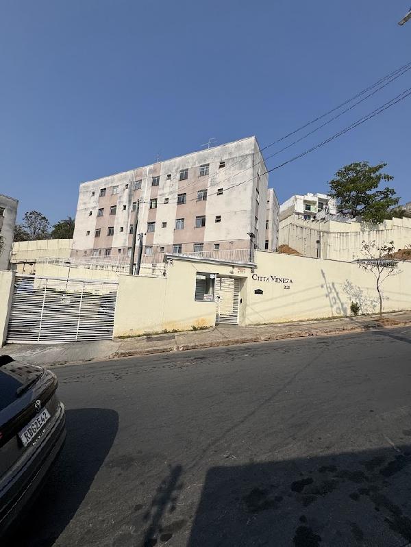 Apartamento com 2 Quartos e 1 Vaga na Garagem em Santa Luzia