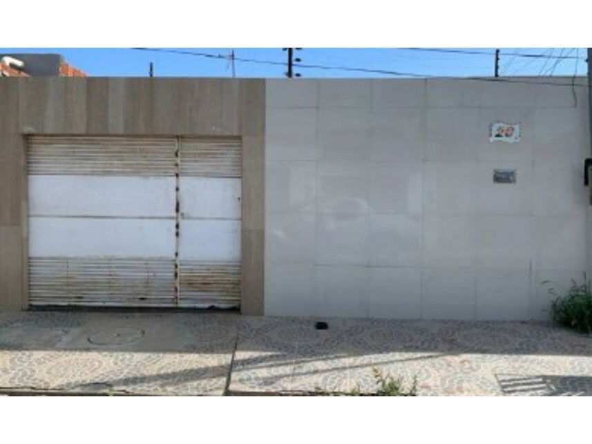 Casa ocupada com 3 quartos, 2 banheiros e 1 vaga, 110m² construída