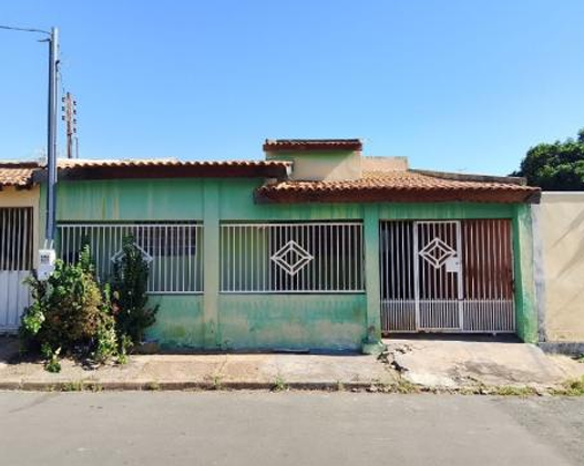 Casa com 174m², 2 quartos, 1 banheiro, ocupada