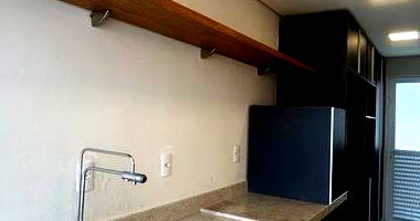 Casa urbana desocupada com 4 suítes, 7 vagas e 358m² construída