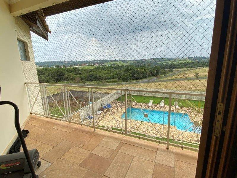 Casa ocupada com 375m² construída, ótima oportunidade