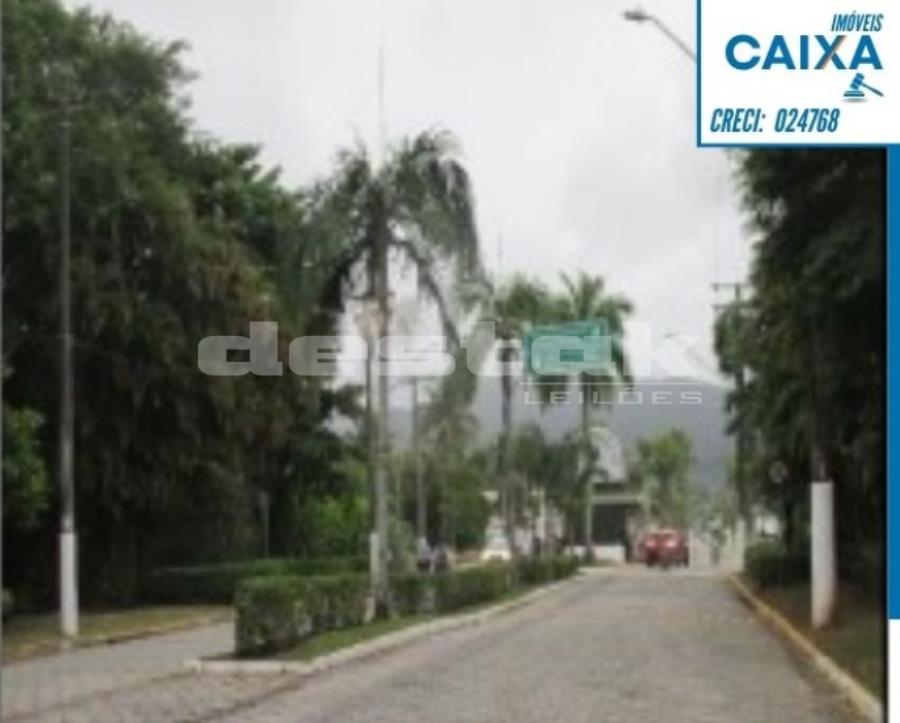Casa em Guarujá com 499m² de área útil