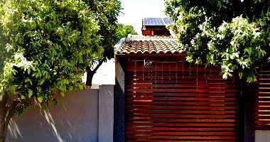 Casa com 63m² construída em terreno de 310m², ocupada