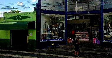 Espaçoso Imóvel Comercial de 300m² com 2 Quartos e 1 Banheiro