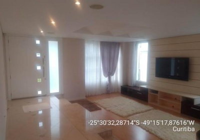 Casa com 368m², 3 quartos, 2 banheiros, ocupada, em condomínio
