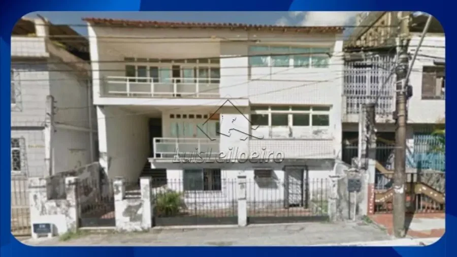 Prédio residencial com 2 pavimentos e vaga de garagem, 250m²