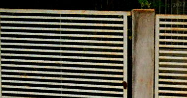 Casa com 3 quartos, 1 banheiro, 137m² construída, estado de abandono