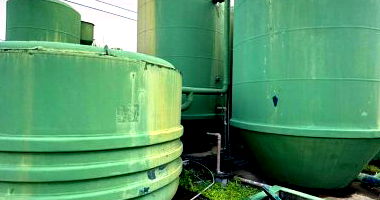 Estação de Tratamento de Esgoto Completa com Tanques e Bombas