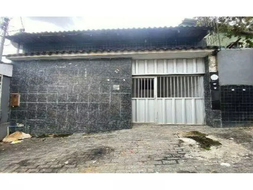 Casa em Leilão Ocupada com 125m² Construída em Manaus
