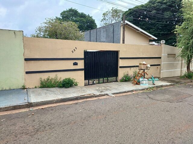 Terreno com Casa - 250m² no Parque Residencial Joaquim Piza - Londrina/PR