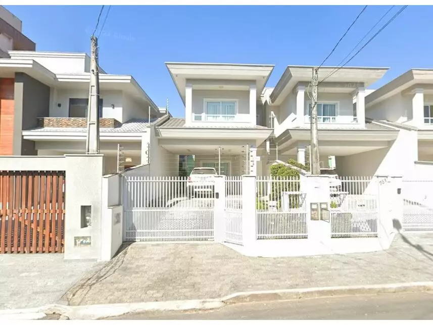 Casa em Leilão com 153m² Construída em Joinville/SC