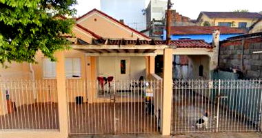 Casa e Salão com 173,41m² e Terreno de 400m², padrão médio