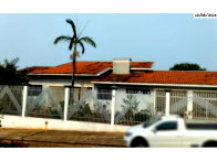 Casa com 3 construções em 668m² no centro de Alto Piquiri
