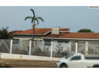 Casa com 3 construções em 668m² no centro de Alto Piquiri