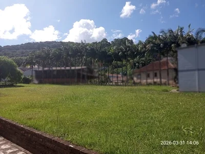 Terreno 674,80m² sem benfeitorias no Centro