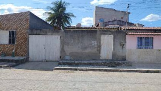 Casa padrão com 2 quartos, 1 banheiro, 1 vaga, 72m² construída, ocupada