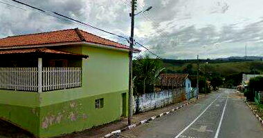 Fração ideal 10% de lote 1935,75m² com 2 casas e galpão