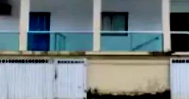 Casa Ocupada com 336m² Construída em Leilão
