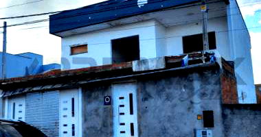 Terreno com casa inacabada 200m², 3 anos, necessita reparos