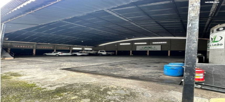 Galpão comercial com 460m² por empresa