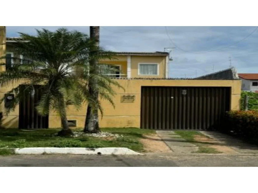 Casa ocupada com 266,44m² construídos