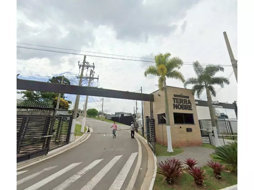 Terreno em leilão com 232,94m² em Cotia/SP