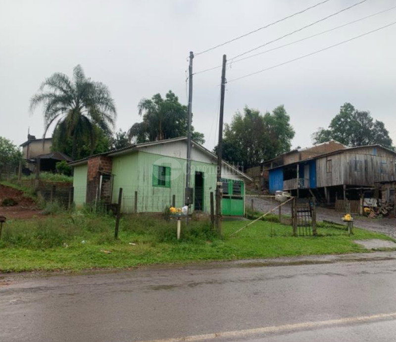 Terreno com Edificação Mista de 100,10m²