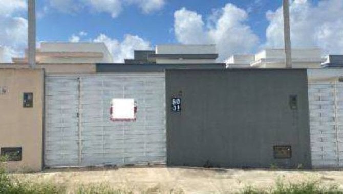Casa em condomínio com 3 quartos e 2 banheiros - 180m²