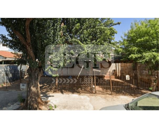 Casa residencial com 495,44m² de terreno, 3 quartos, 2 banheiros, ocupada