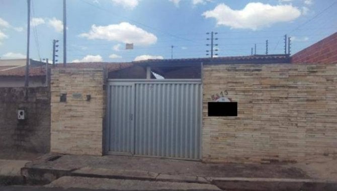 Casa Padrão com 3 Quartos em Teresina