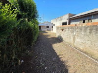 Casa com 2 unidades, 374,10m², 4 quartos, 2 banheiros, desocupada