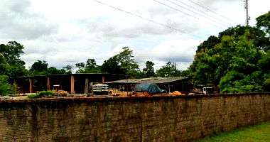 Galpão amplo com 1.570m² construídos em terreno de 9.200m², Distrito Industrial