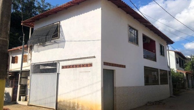 Apartamento com 2 Quartos no Centro de Itarana