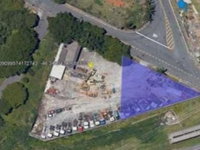 Terreno com 900 m² próximo à Rodovia Presidente Dutra