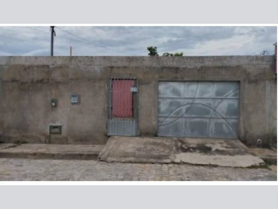 Casa com 37,15 m² construídos em terreno de 225 m², ocupada