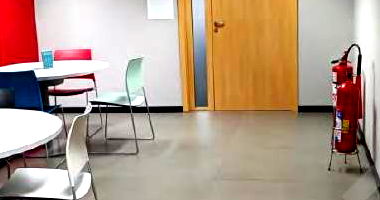 Sala comercial desocupada com 850 m² de área privativa