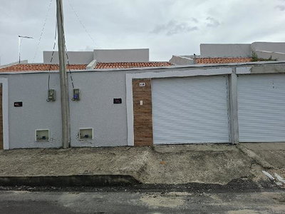 Casa com 2 Quartos e Varanda em Horizonte-CE
