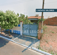 Terreno com casa simples 2 quartos, 70m² construída, sem garagem