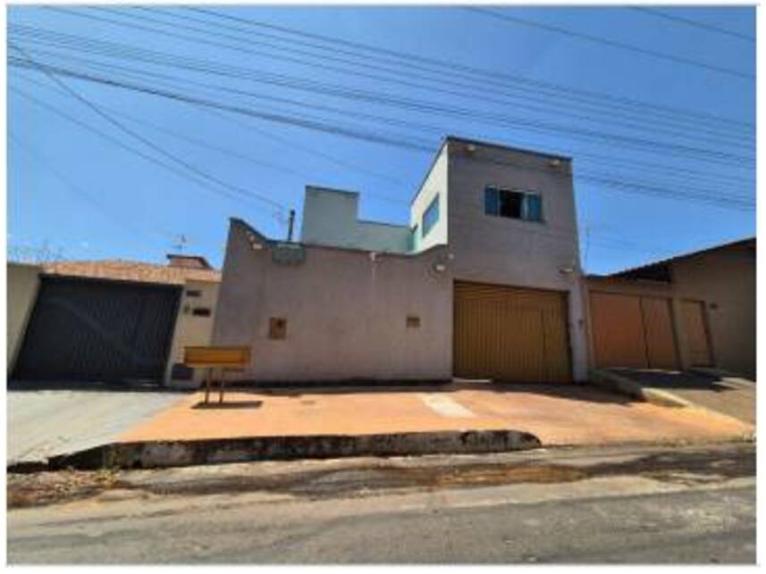 Casa Padrão Ocupada com 1 Vaga e 204 m² em Goiânia