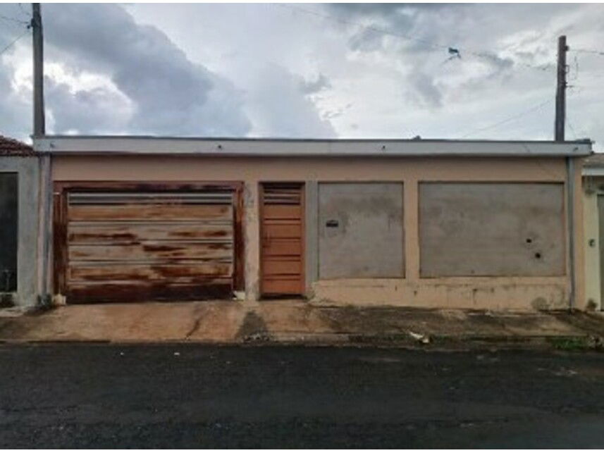 Casa com 3 quartos e 2 banheiros em Taquaritinga/SP