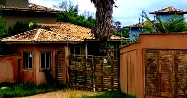 Casa em Condomínio Ocupada com 4 Quartos e 2 Banheiros