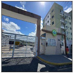 Apartamento com 2 quartos, varanda e 1 vaga de garagem
